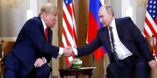 英国首相一句话，直接扔向了全世界。他说，中国，是世界三大强国之一。
这话不是私下