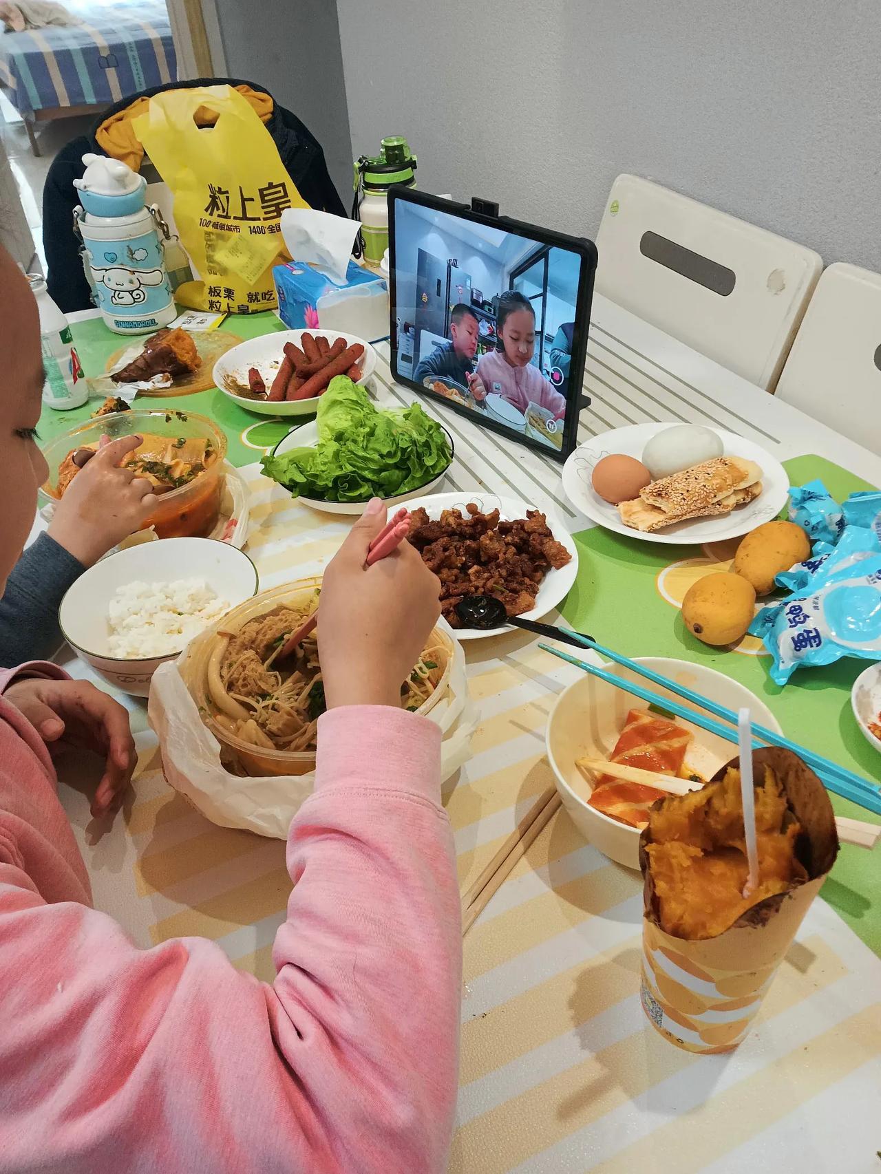 春日生活打卡季在家随拍午餐，祝大家，家庭和谐，岁岁平安，事事顺心，好运连连。中午