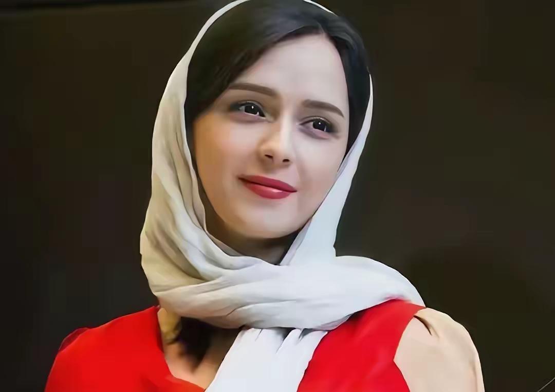 远嫁中国多年再回伊朗娘家，才发现已经成了当地富婆！
飞机降落在德黑兰机场的那一刻