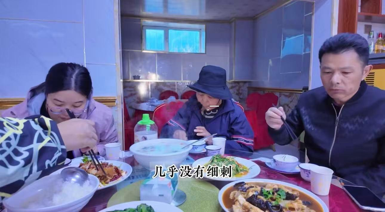 飞猪帮帮助力75岁外婆勇闯新疆 75岁外婆活力满满闯荡新疆，体力状态不输年轻人，