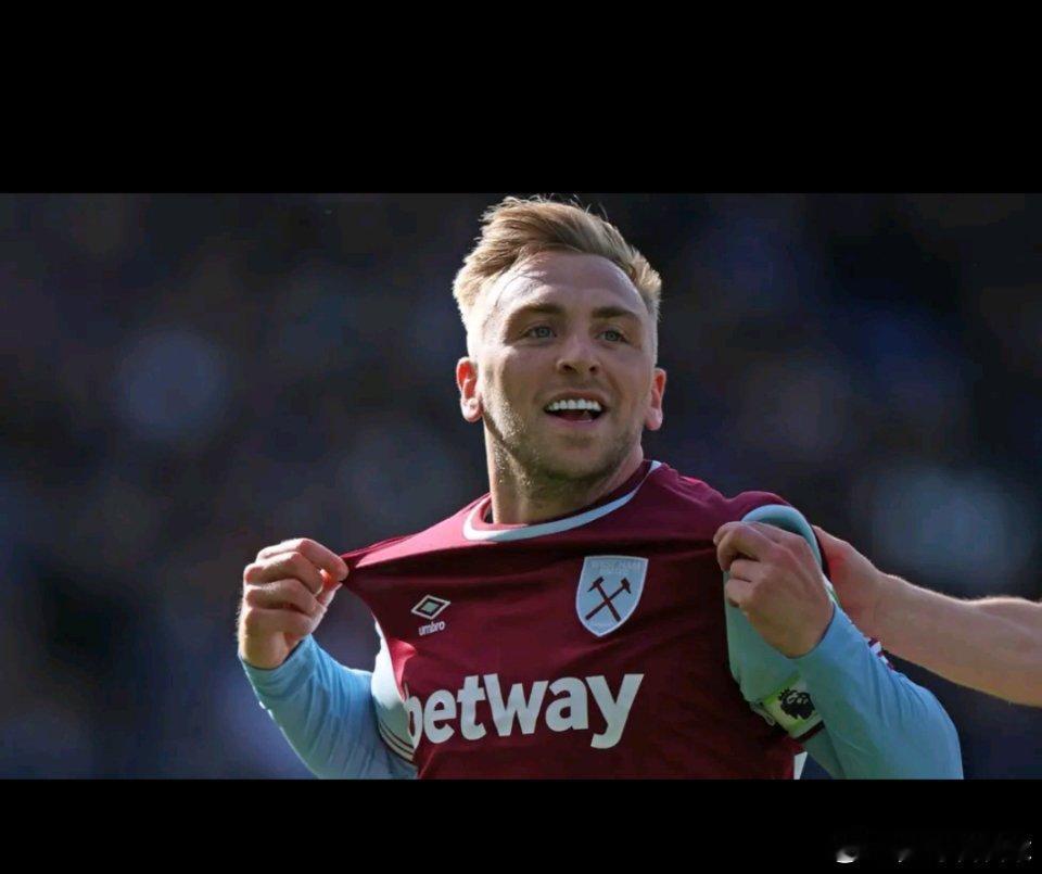 12月14日讯 英超联赛第16轮，西汉姆联在半场比赛之后2-1领先阿斯顿维拉，鲍