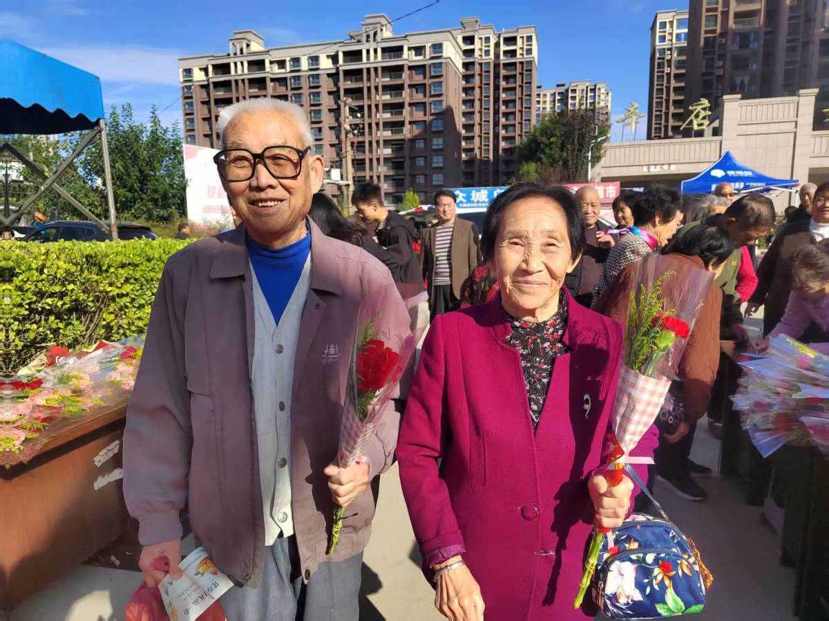 三门峡陕州区：爱心企业助力！242 名老人欢聚过佳节