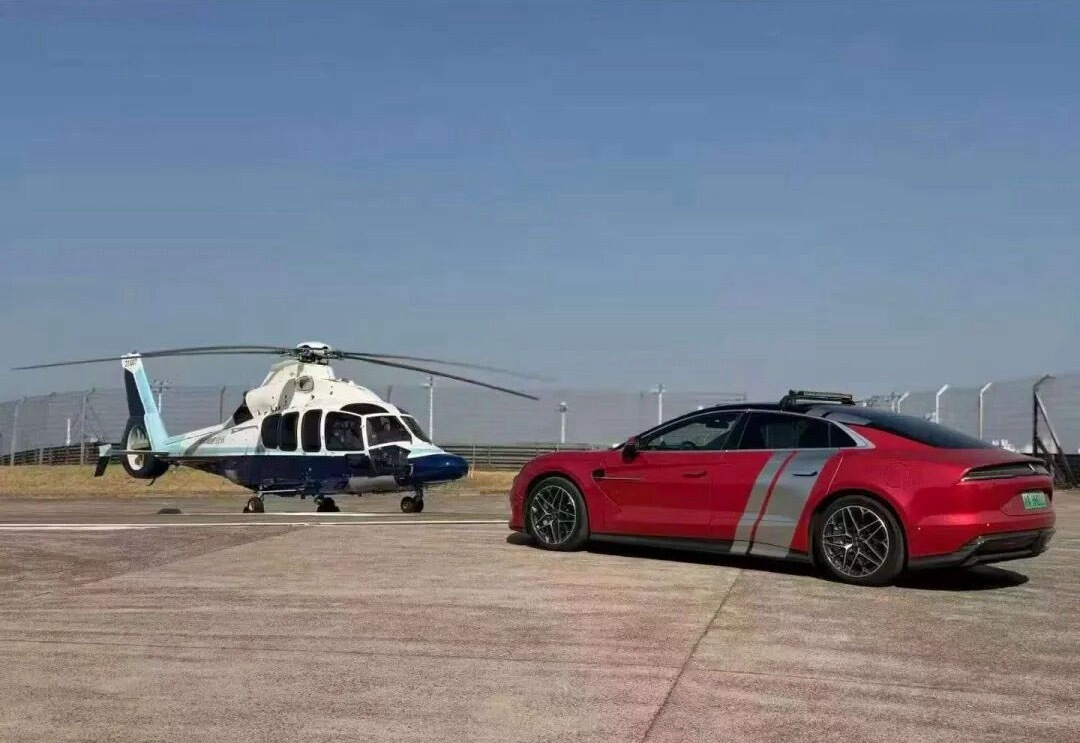 比亚迪仰望U7亮相上赛F1现场 