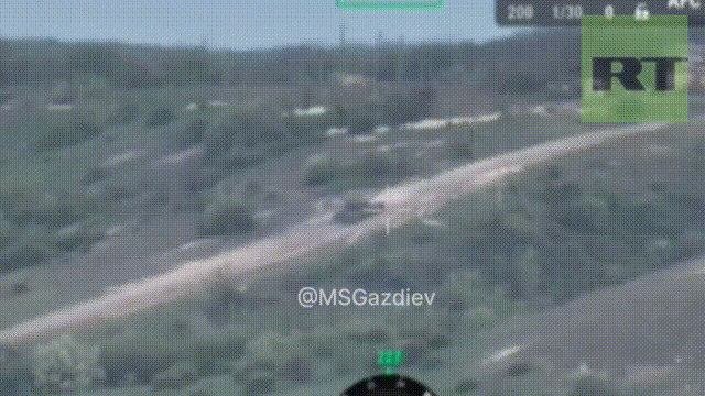 “俄乌战场上首例被击沉！”4月17日，在乌克兰战场恰索夫亚尔方向，俄军第200摩