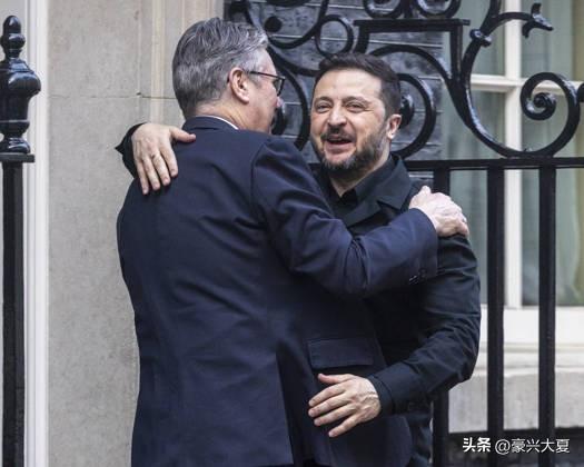 太离谱了！泽连斯基盯上了乌克兰人的救命钱，这回真的败光所有人的好感。
 
说句实
