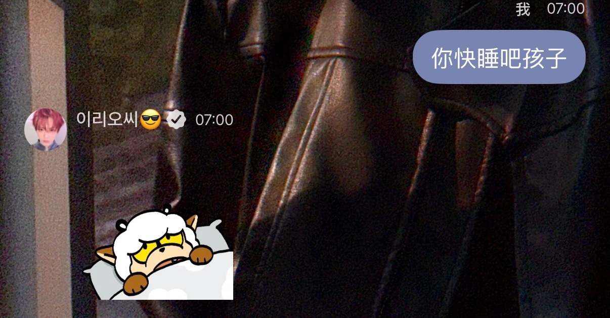 我黑眼圈已经重到李姓男子两分钟问了两次我咋了说了三次快睡觉的程度 
