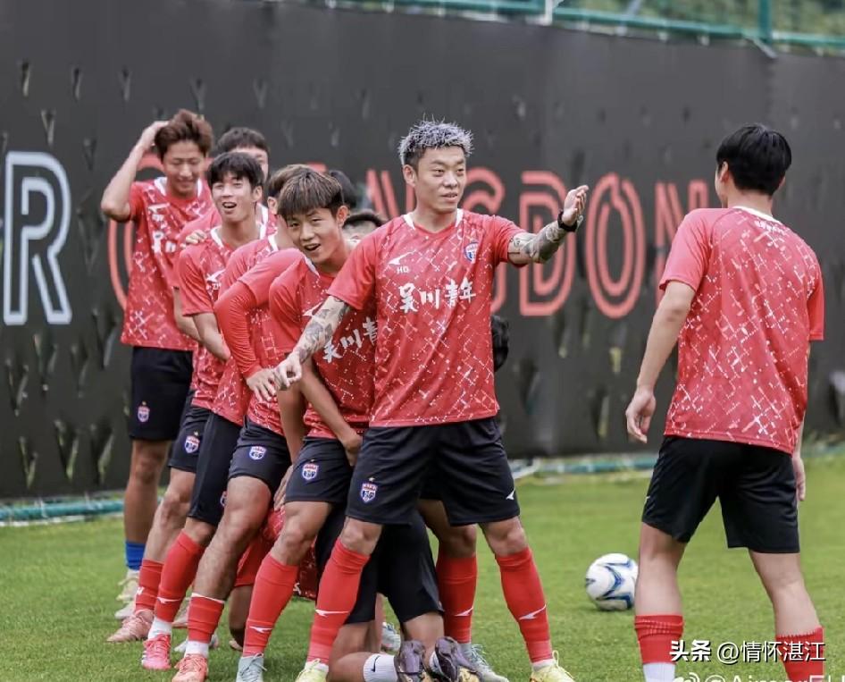 随着粤超联赛即将开启，湛江市民球迷的关注点转到湛江队，以后吴川青年队的比赛受到关