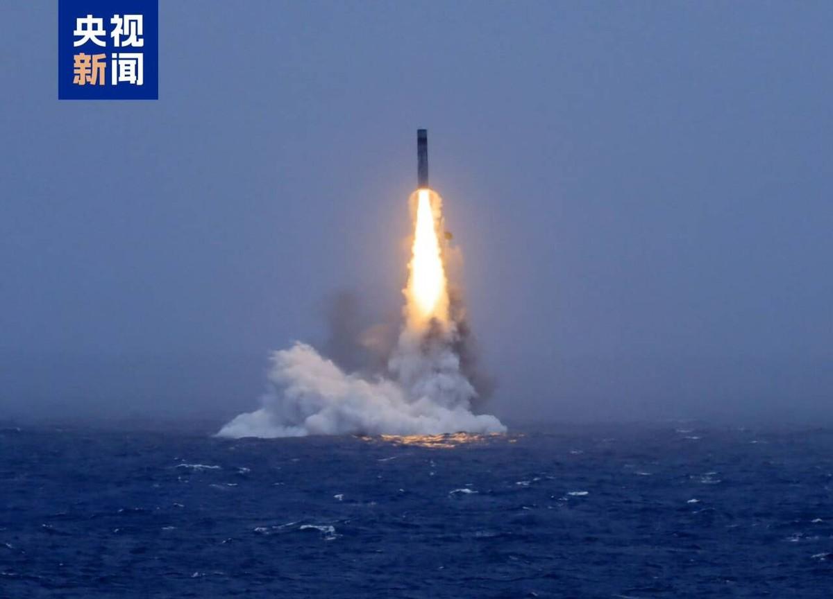 7月6日中午，我方战略核潜艇在太平洋公海完成潜射导弹例行训练，搭载模拟弹头精准命