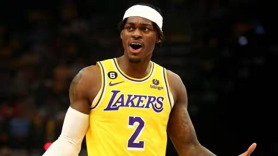 彪哥好不容易吃顿饺子
奈何全队掀桌子了
残阵老鹰把湖人拉下来马
彪哥说了
我这人