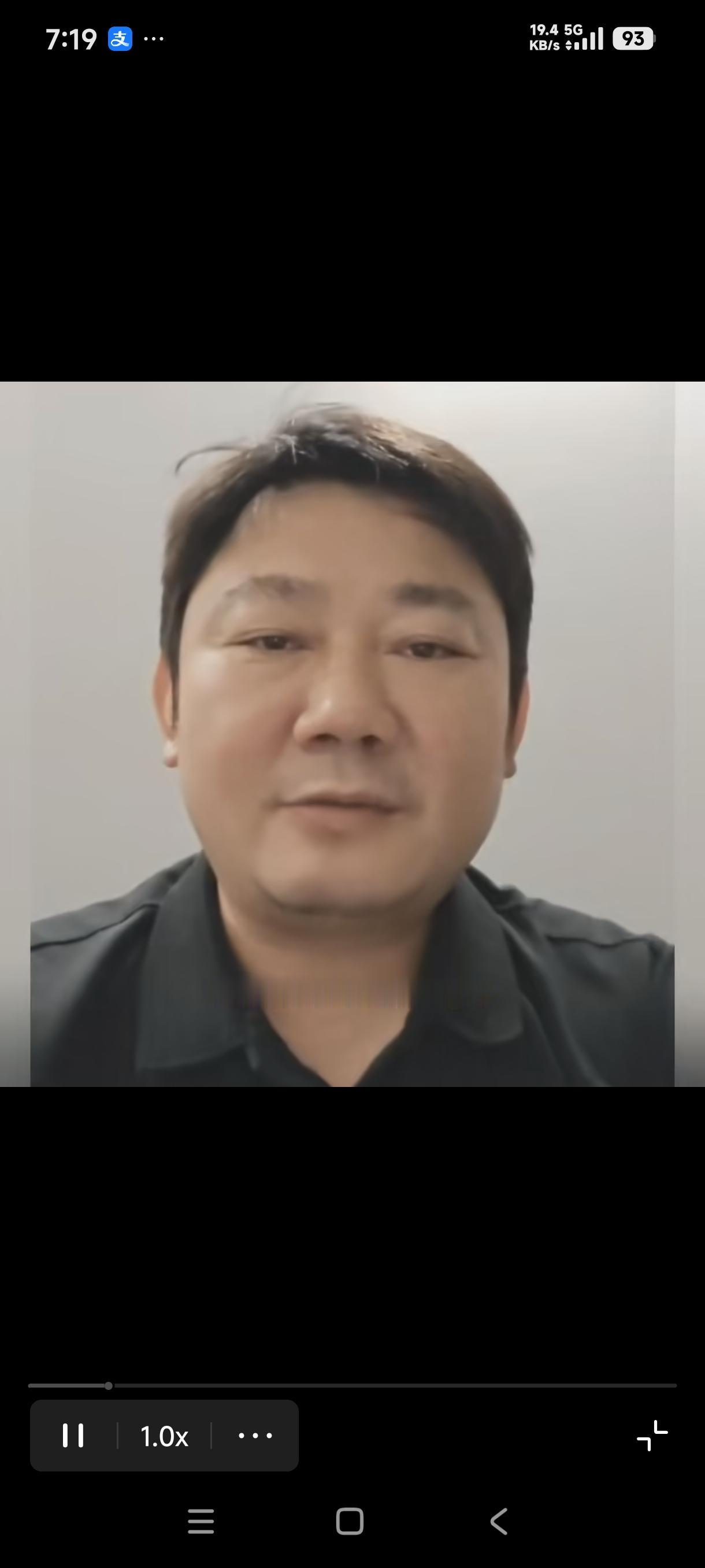6月30号深夜，张雪恐惧到睡不着觉就发了个视频，他称白天下午准备去吃饭的时候被人