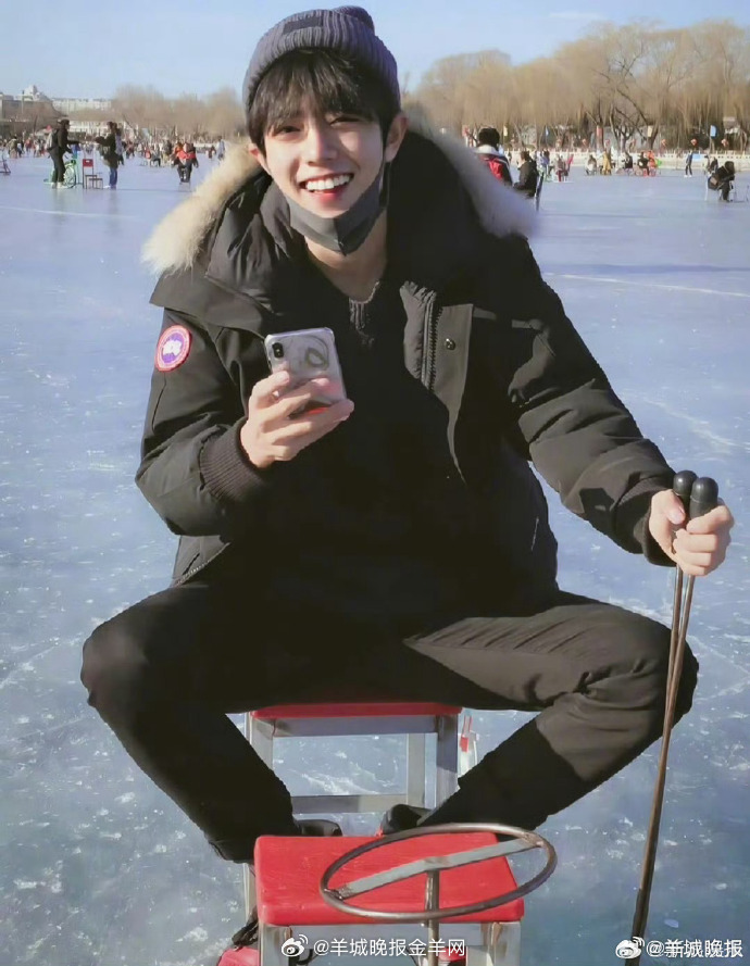 【冬日限定❄️约上你的心动搭子去冰面滑冰吧】雪落的季节，冰面约会才是浪漫顶配！谁