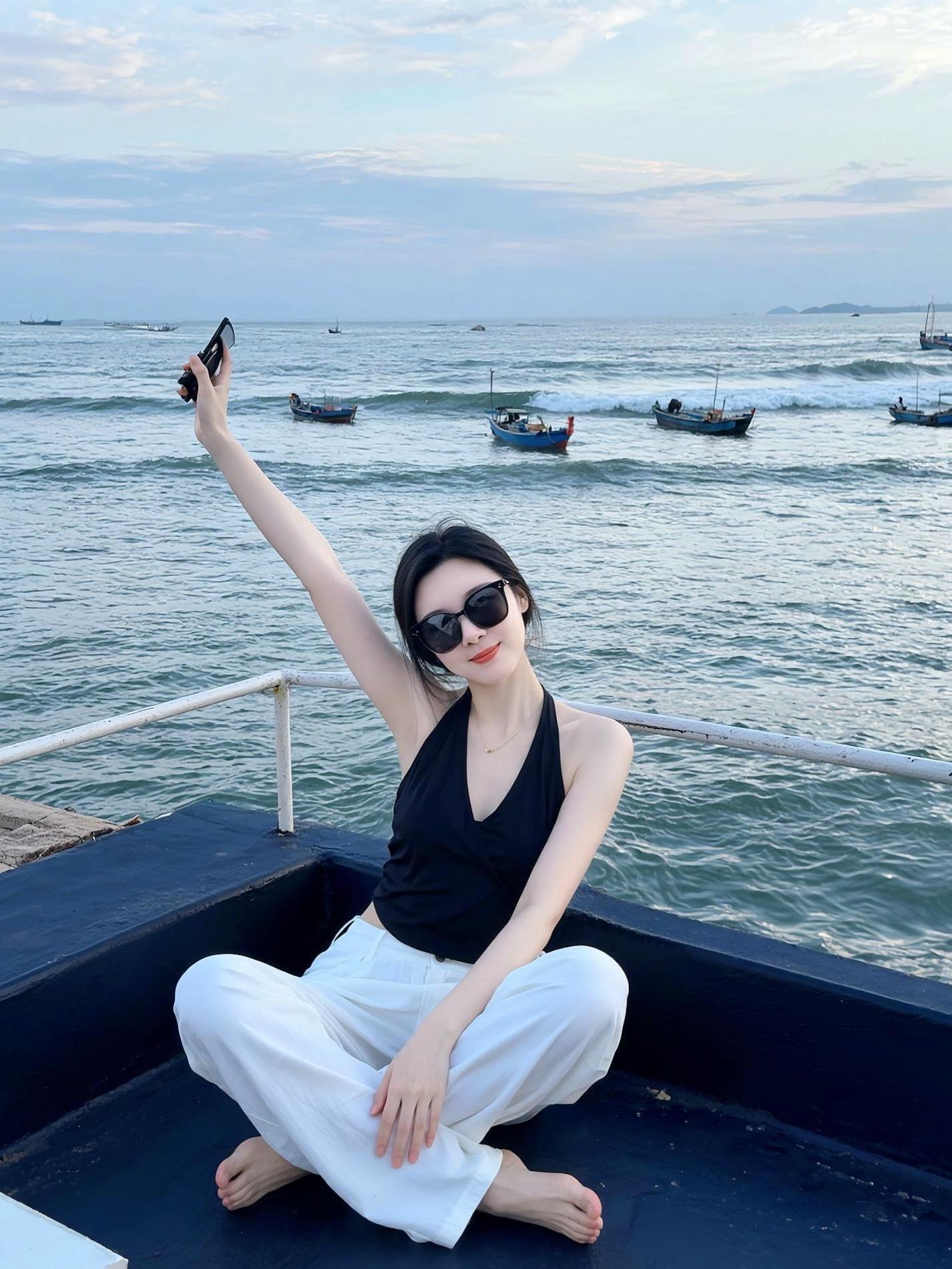 好心态是快乐的资本，好身体是人生的银行，不是年轻才快乐，而是快乐才年轻...