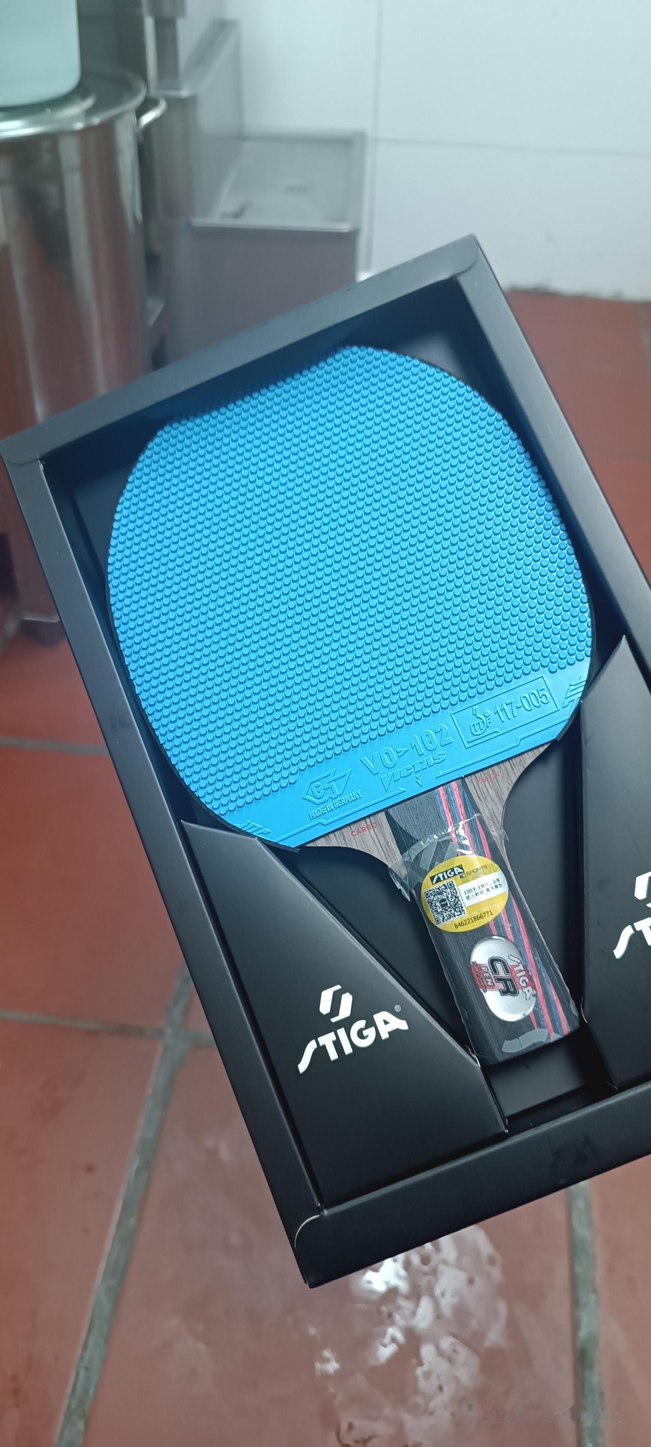 我打乒乓球30多年了
经常有人问我水平啥样？
我说:
我是高手打不了，
低手打不