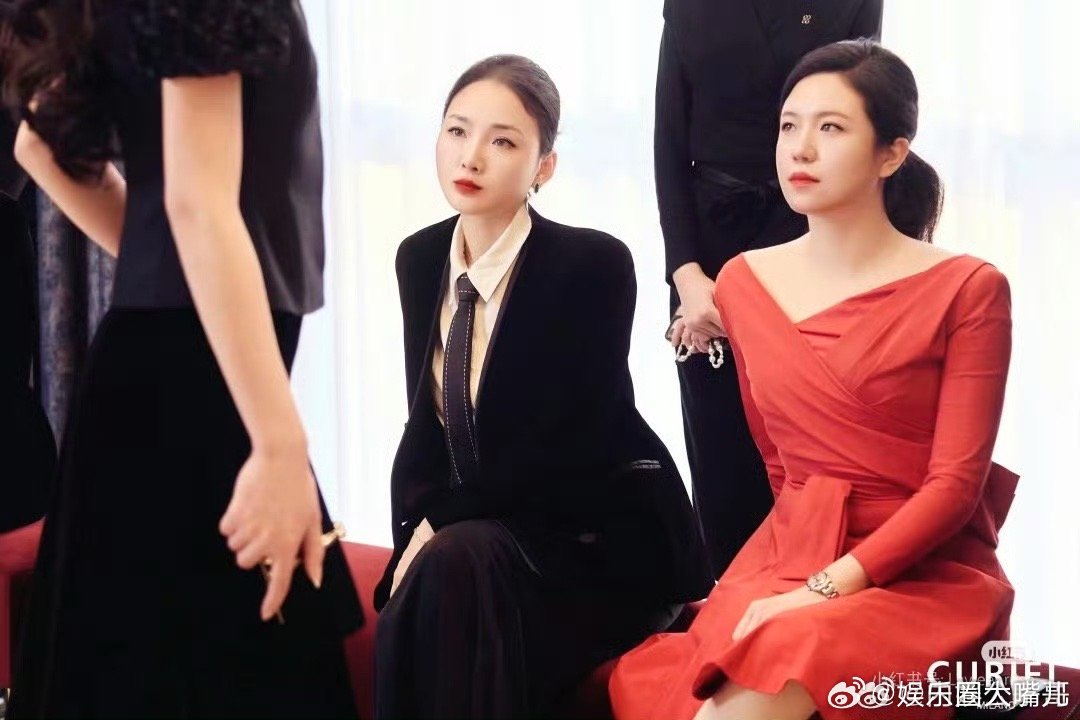 宋佳为陈妍希宣传新剧被这对姐妹暖到了！《亲爱的仇敌》真的是宝藏剧，把女性之间复杂