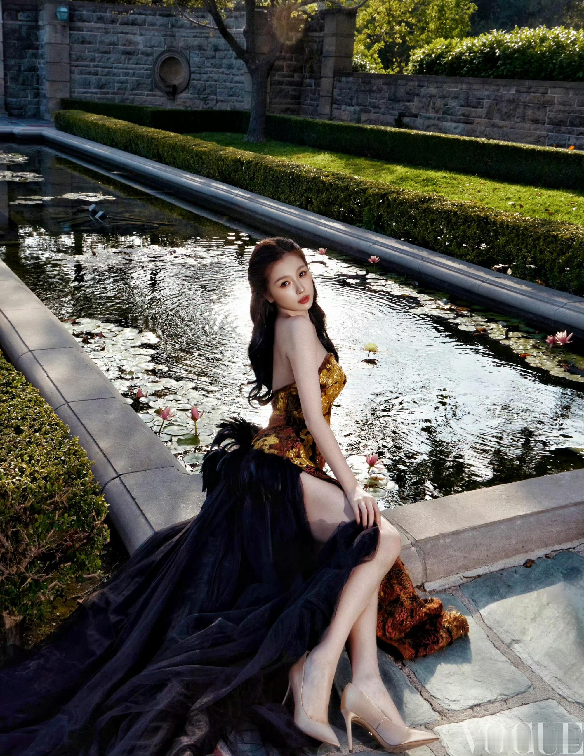 VOGUE发的虞书欣 虞书欣VOGUE和ELLE 双出图，时尚界的新星冉冉升起虞