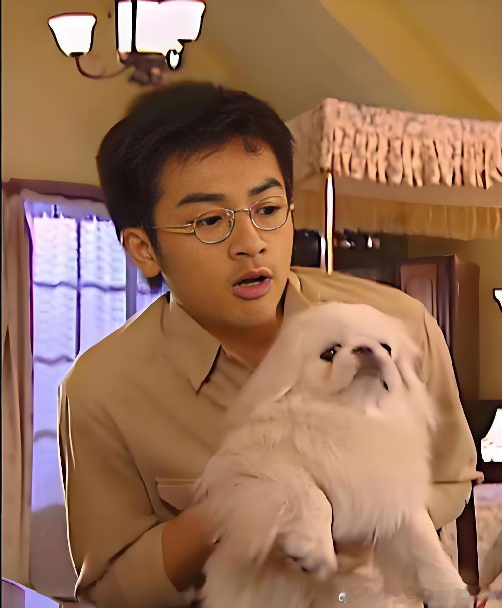 苏有朋  吼吼，好爱这组图！！！！！！又紧张又甜 和「京巴」修勾贴贴哈特软软！！