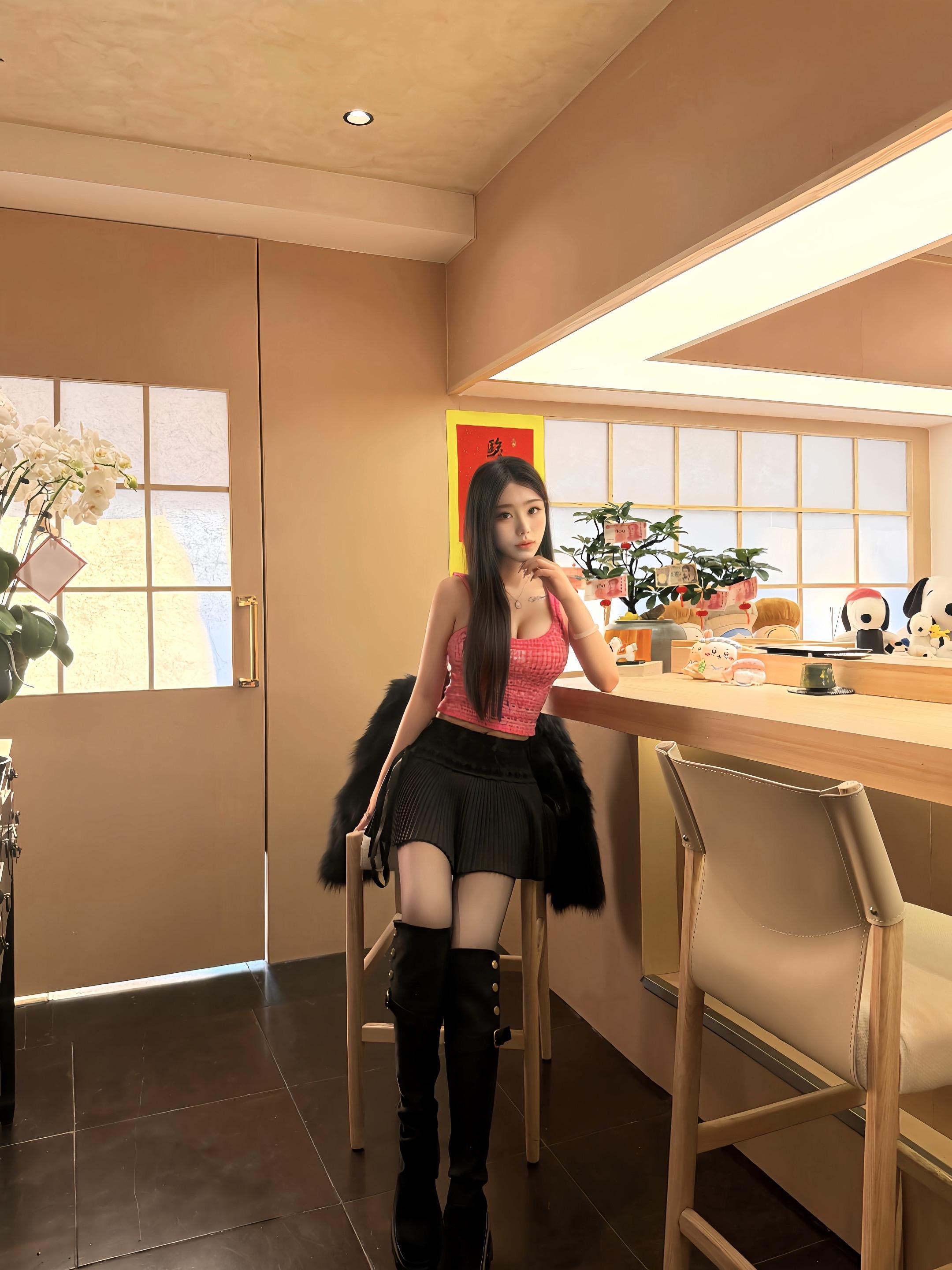 小小姐 你以前是个仪式感狂热爱好者 打扮漂亮的日子总要吃一顿漂亮饭 在...