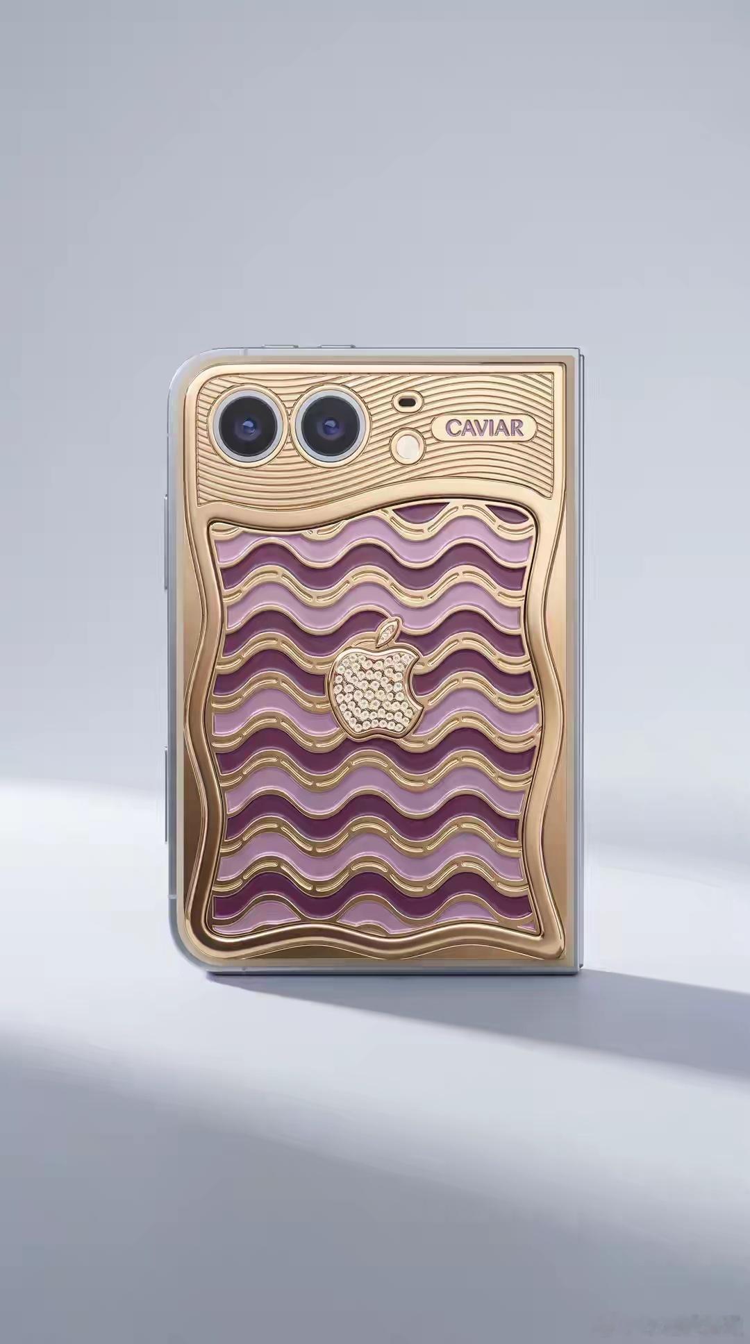 Caviar这套iPhone Duo定制机型，不同款式融入了不同地域的艺术风格，