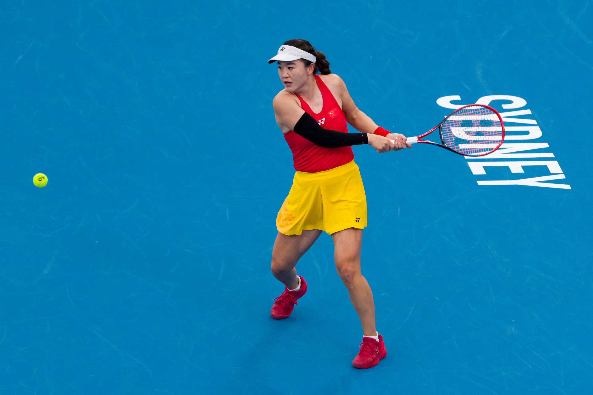 朱琳1比2姆博科 网球联合杯中国队vs加拿大队，率先出战女单的朱琳错失好局，先赢