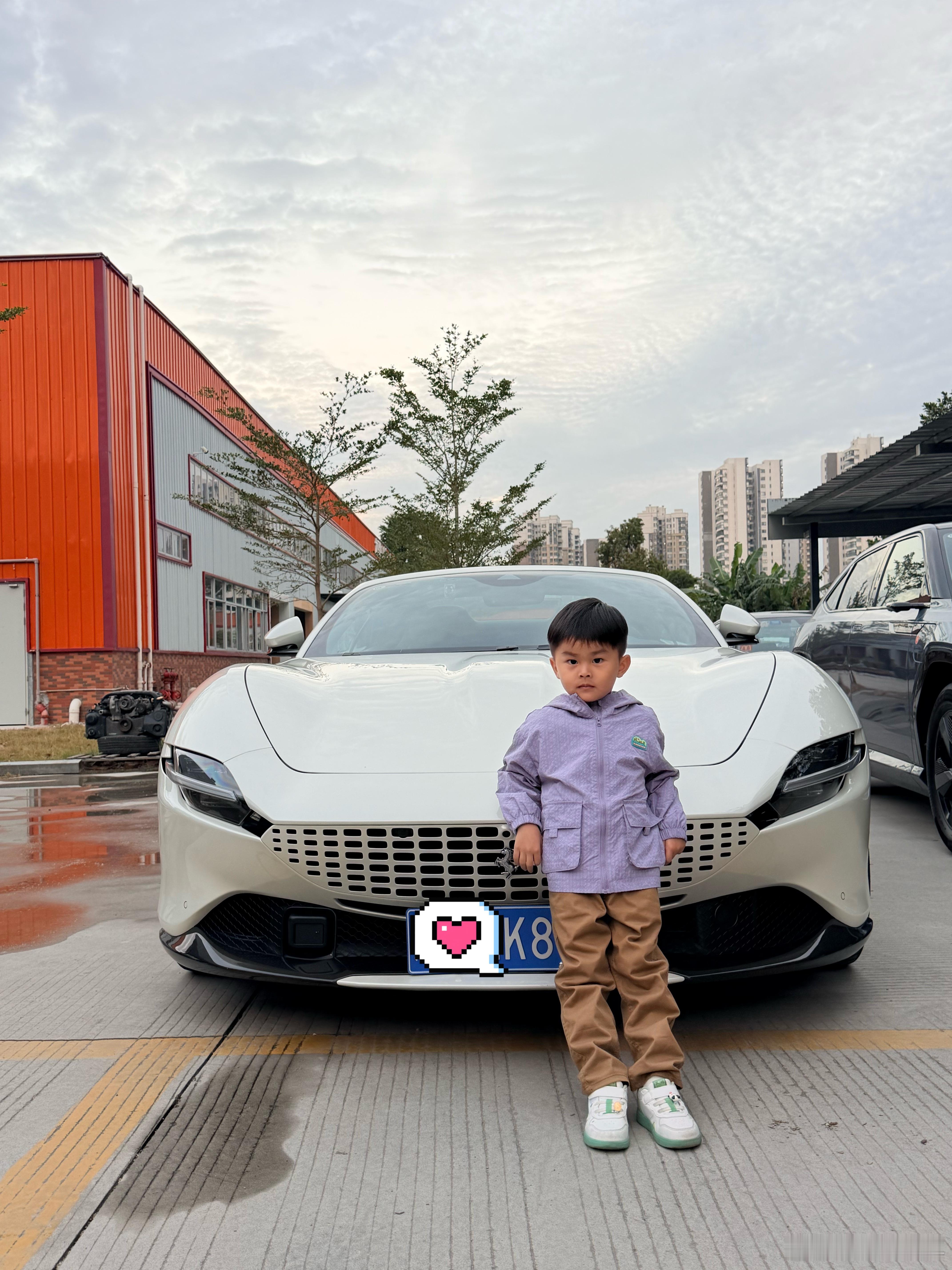 今天天气好好好适合晒太阳！我看我老了也好看 你觉不觉得！看我已两鬓斑白