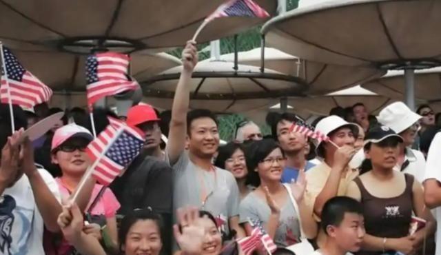 一位美国华人的感慨，最近戳痛了不少人的心。他说，华人精英移民到美国之后，不出两代