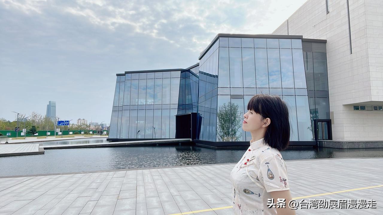 台北人在苏州，今天睁开眼睛时，墙上的闹钟指着12点40分，我以为时钟停了，直到拿