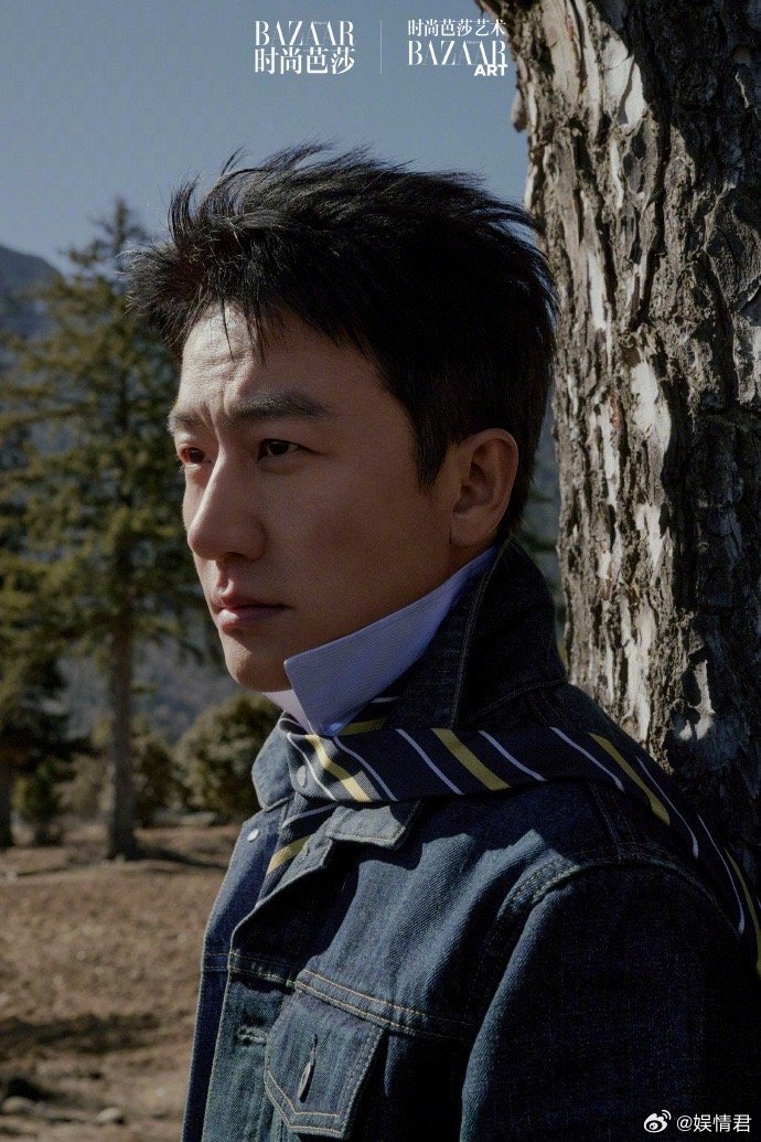 黄轩去拉萨了 黄轩现身拉萨，在高原天地间褪去光环，回归最本真的模样。自带松弛感，