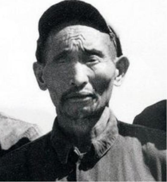 土匪还是英雄？1952年大凉山抓获独眼悍匪，审讯后军区首长脸色大变：快松绑！他是
