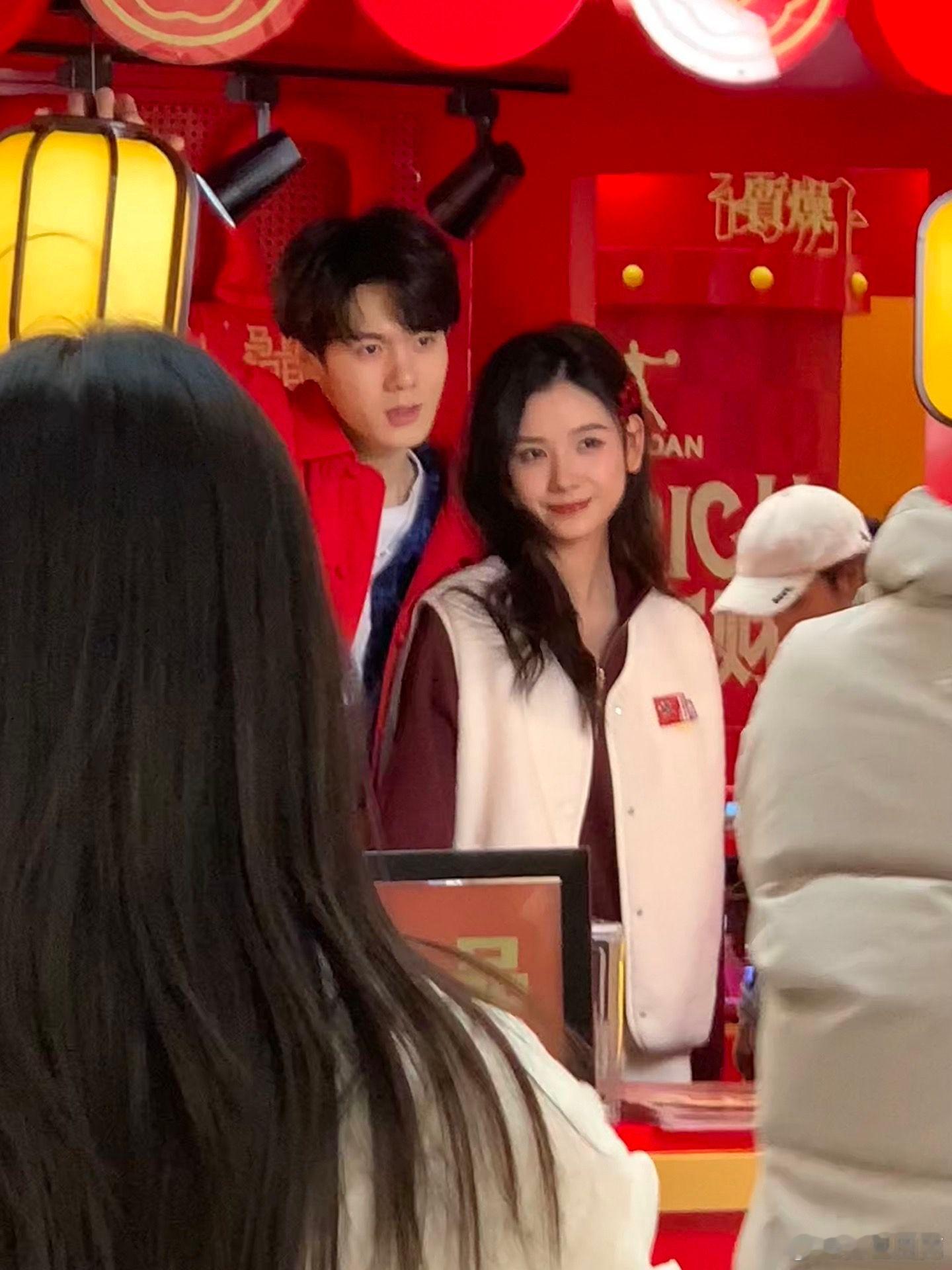 徽眸毅笑cp 徽眸毅笑今日份偶遇怎么会有人这么般配啊啊啊 