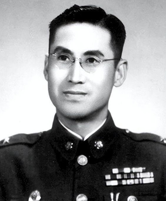 1948年深夜，毛人凤带特务突袭郭汝瑰家，想找“通共”证据。一进门全傻眼：堂堂中