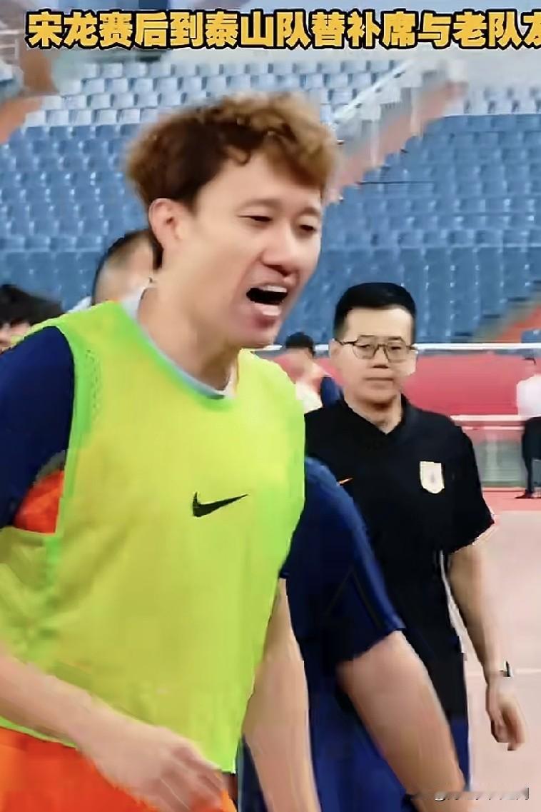 齐鲁德比泰山队与海牛队的比赛结束，泰山队3：1赢下这场比赛，给了海牛队的六连败，