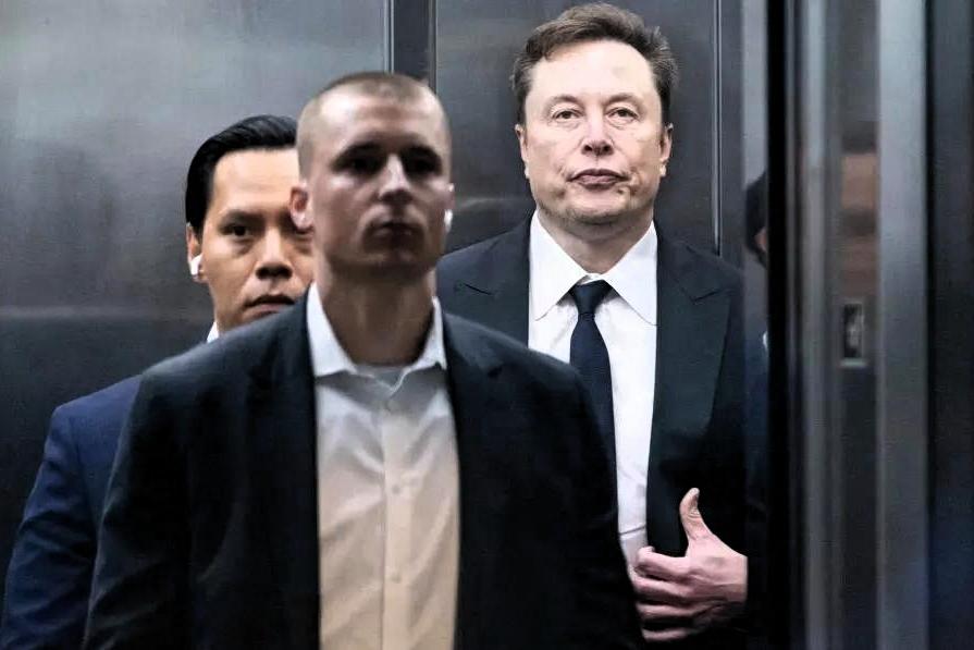 炸穿！马斯克最近疯了！一边打官司要钱，一边被曝“主动给女下属捐精”，还评上“全球