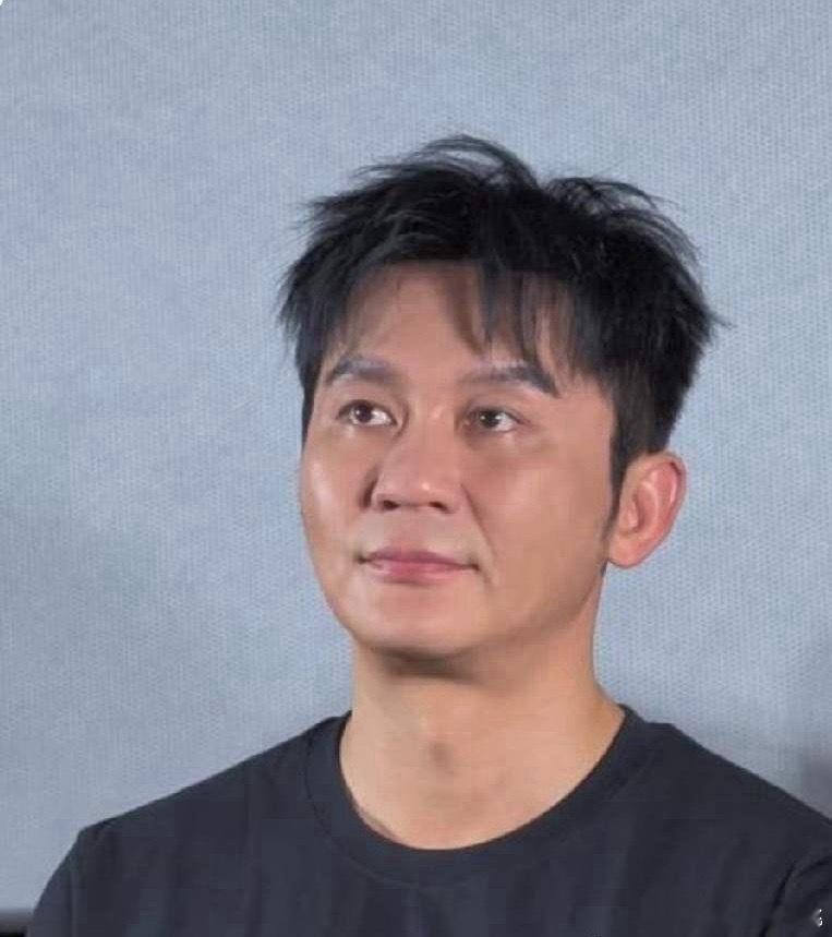 1.李晨本来就是个黑料很多的人，在节目里内涵观众的行为一出，外界直接就把他先前背