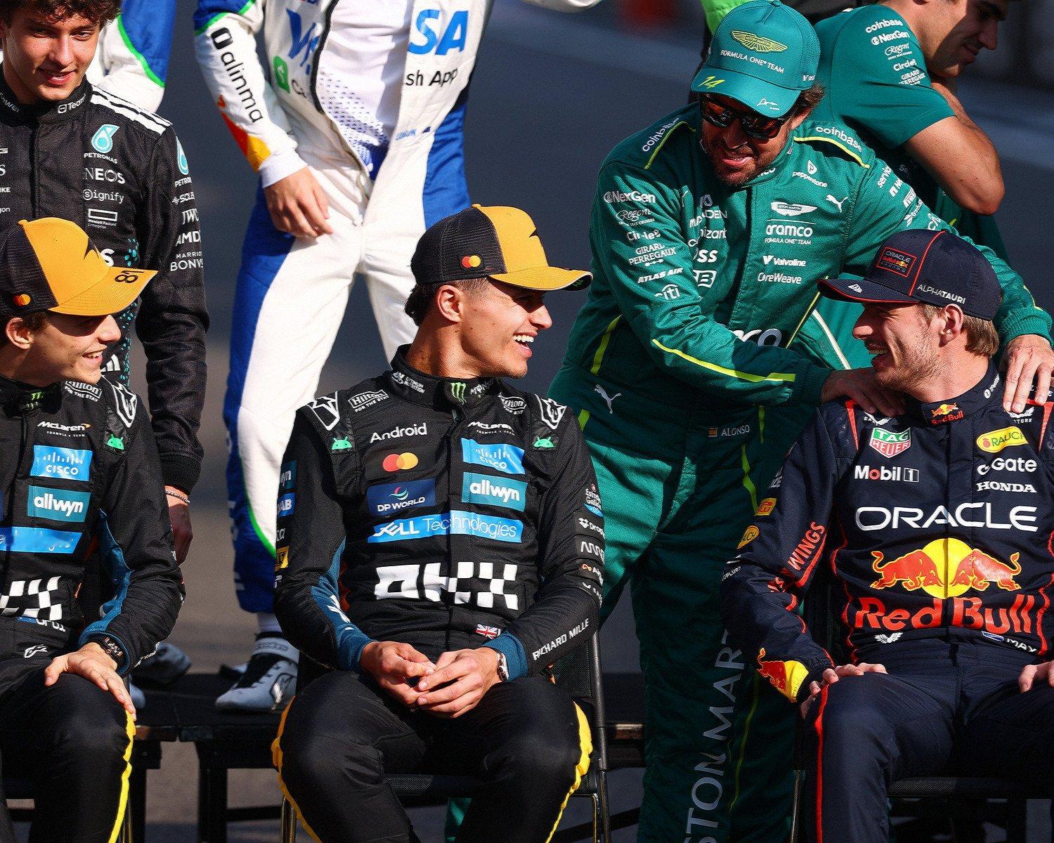 头哥给潘捏捏肩F12025F1阿布扎比大奖赛