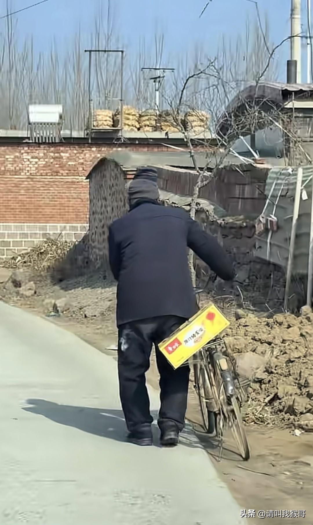 他应该是去给他的老兄弟拜年吧