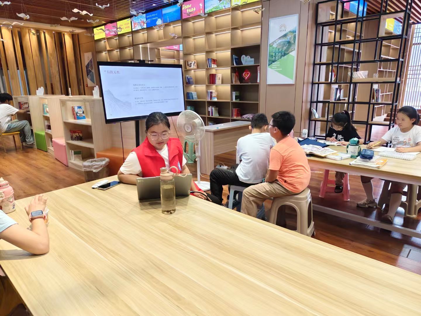 秦岭笑谈[超话]【走近孔子，感悟儒学智慧】8月5日，日照市石臼街道海景社区“小草