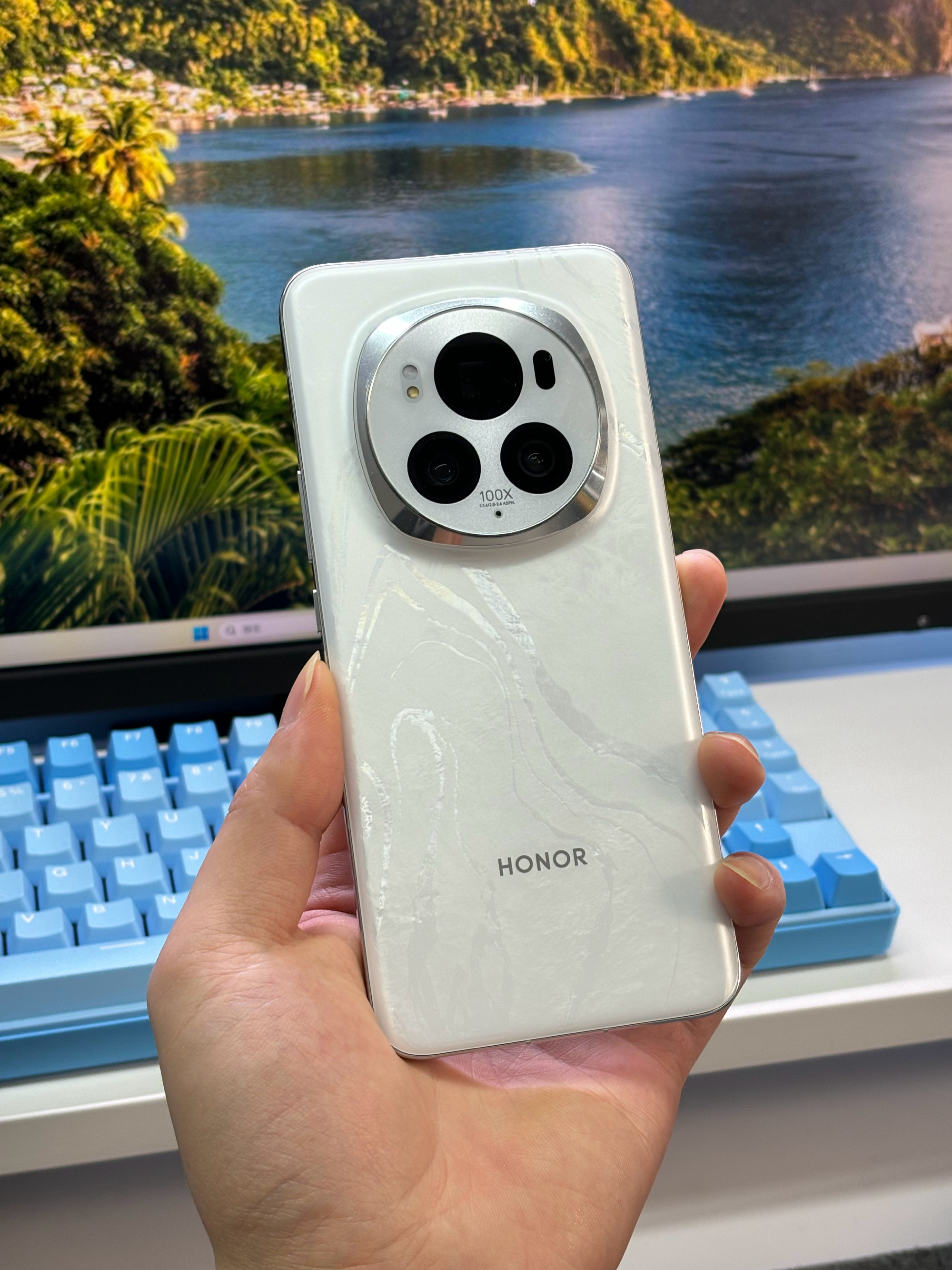 用荣耀Magic6 Pro挺久啦最戳我的就是它的护眼屏，不管是晚上熬夜刷手机，还