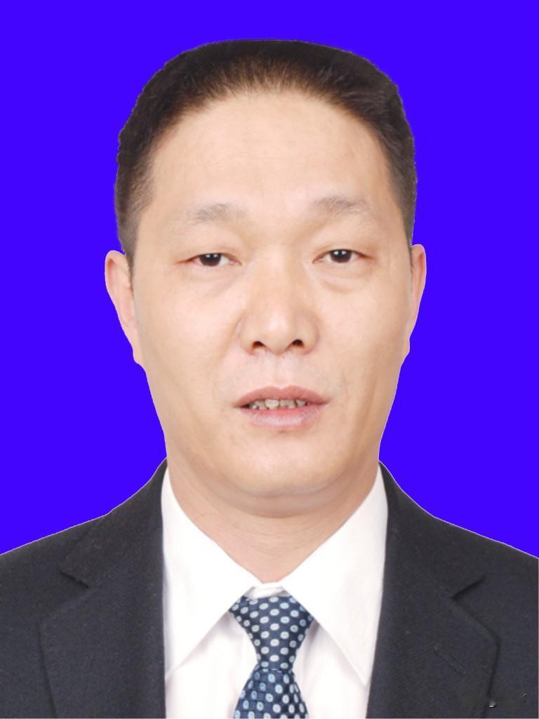 鲍吉克：从产煤大镇的镇长，到全省最大能源国企的总经理人选
 
9月14日，贵州省