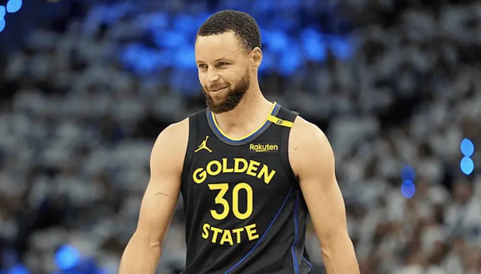 库里被吹罚恶意犯规，17年职业生涯&1193场比赛以来首次  NBA常...