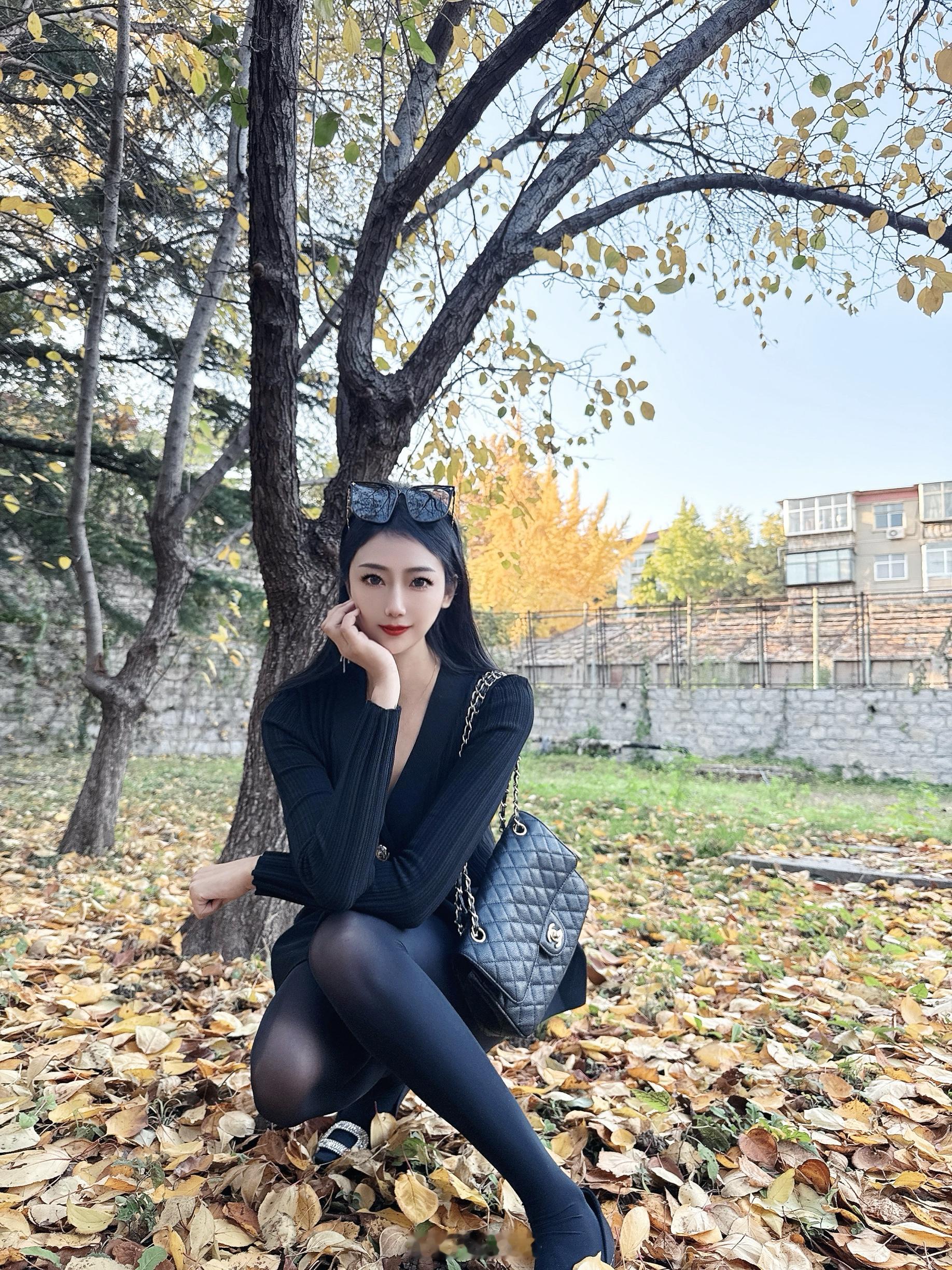 我不能保证每个男人都爱我，但能保证每个男人都爱厚黑涞觅润丝极品身材御姐模特涞觅润