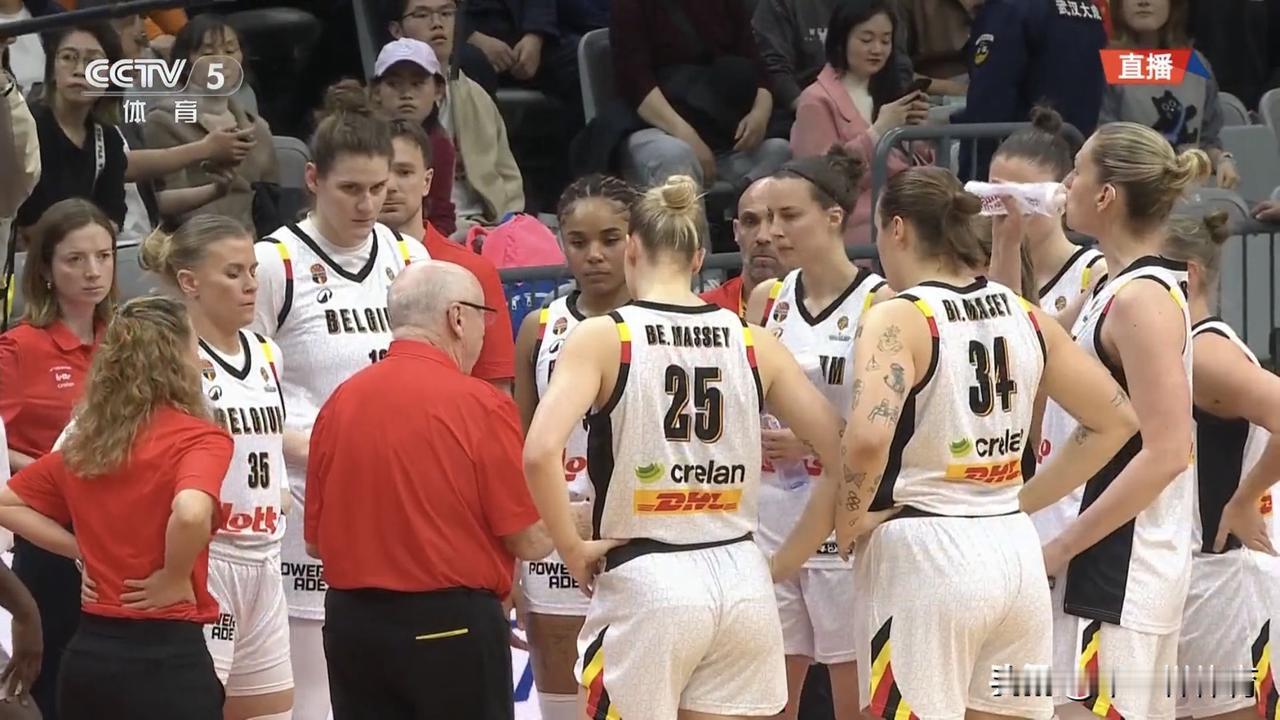 中国女篮第一节11-21落后比利时队10分，中国女篮与世界强队还是有差距的，主要