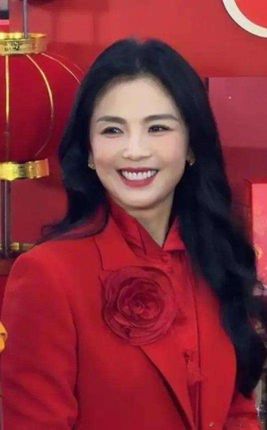 涛姐都九登春晚了，不愧是“妈祖”本祖，这国民度简直是焊在了春晚舞台上！