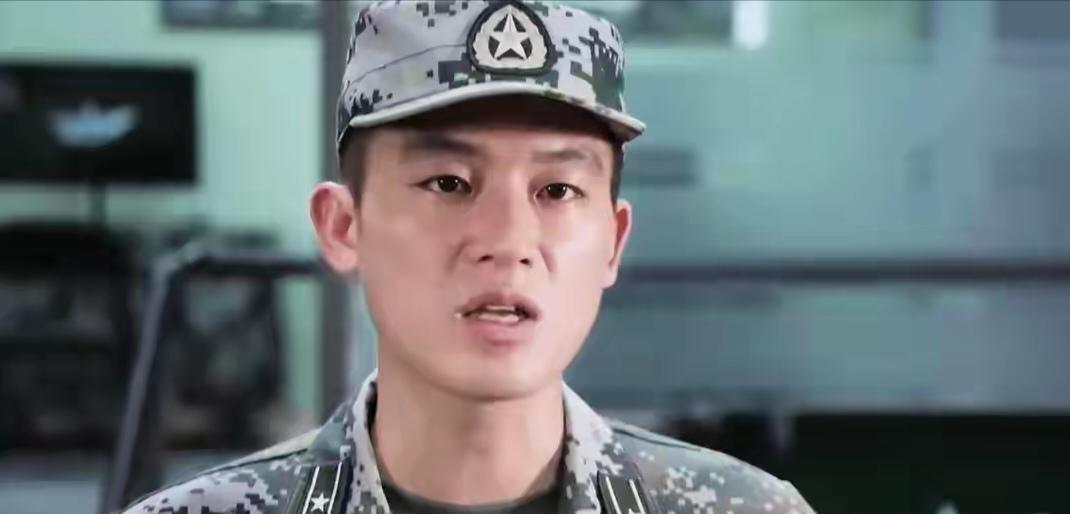 追剧《兵自风中来》 作训科科长刘望远一次次对郭子剑使绊子，让观众看了好气愤。
 