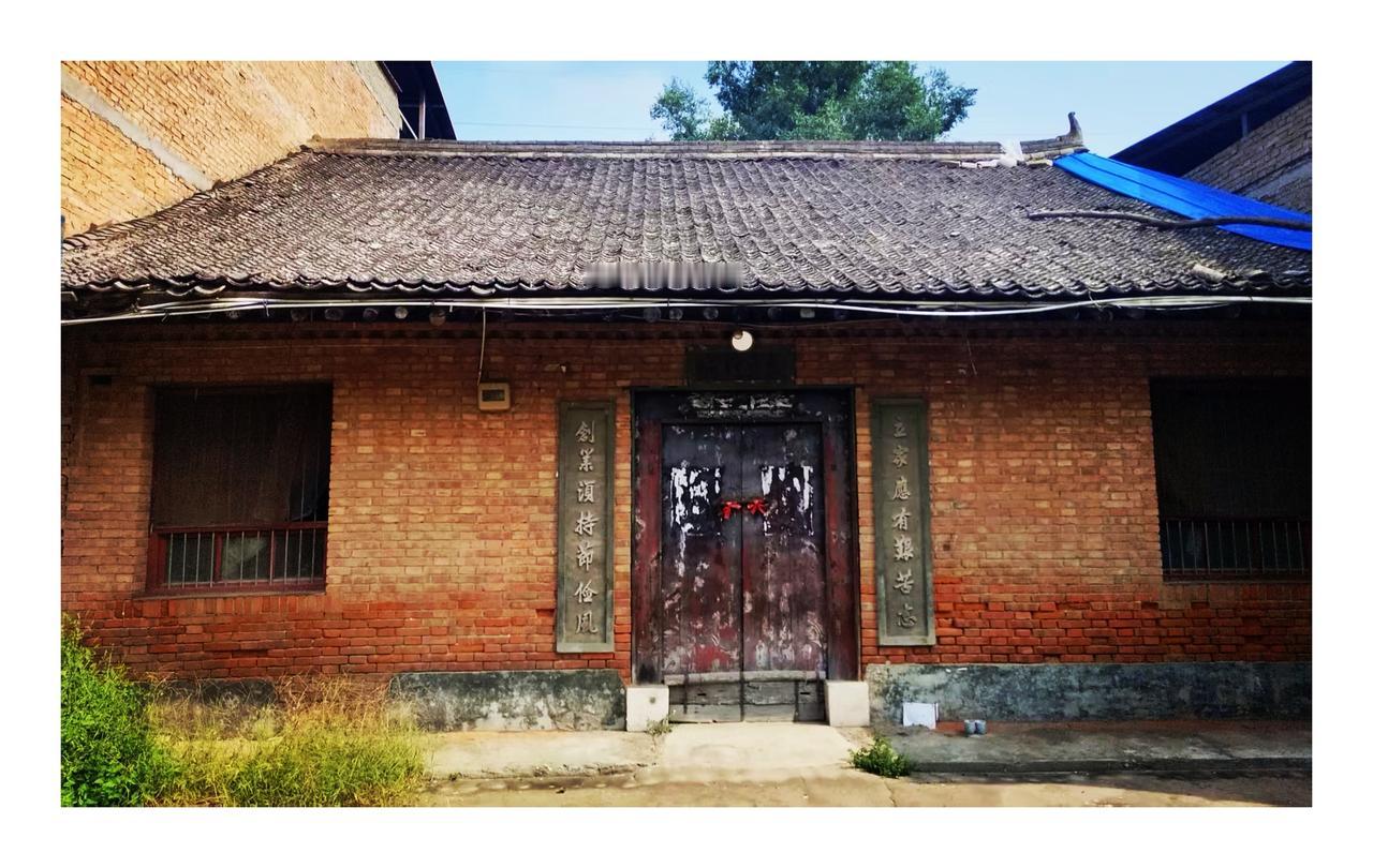 回忆二叔话楹联
    文/ 梁挺
   七十年代的户县，素有画乡的美名。那时候