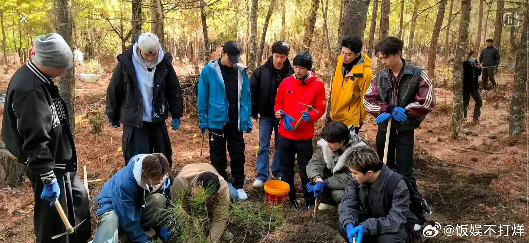 十个勤天应到十人实到十人十个勤天的真诚，藏在全员到齐的直播里！开工送元宵祝福，少