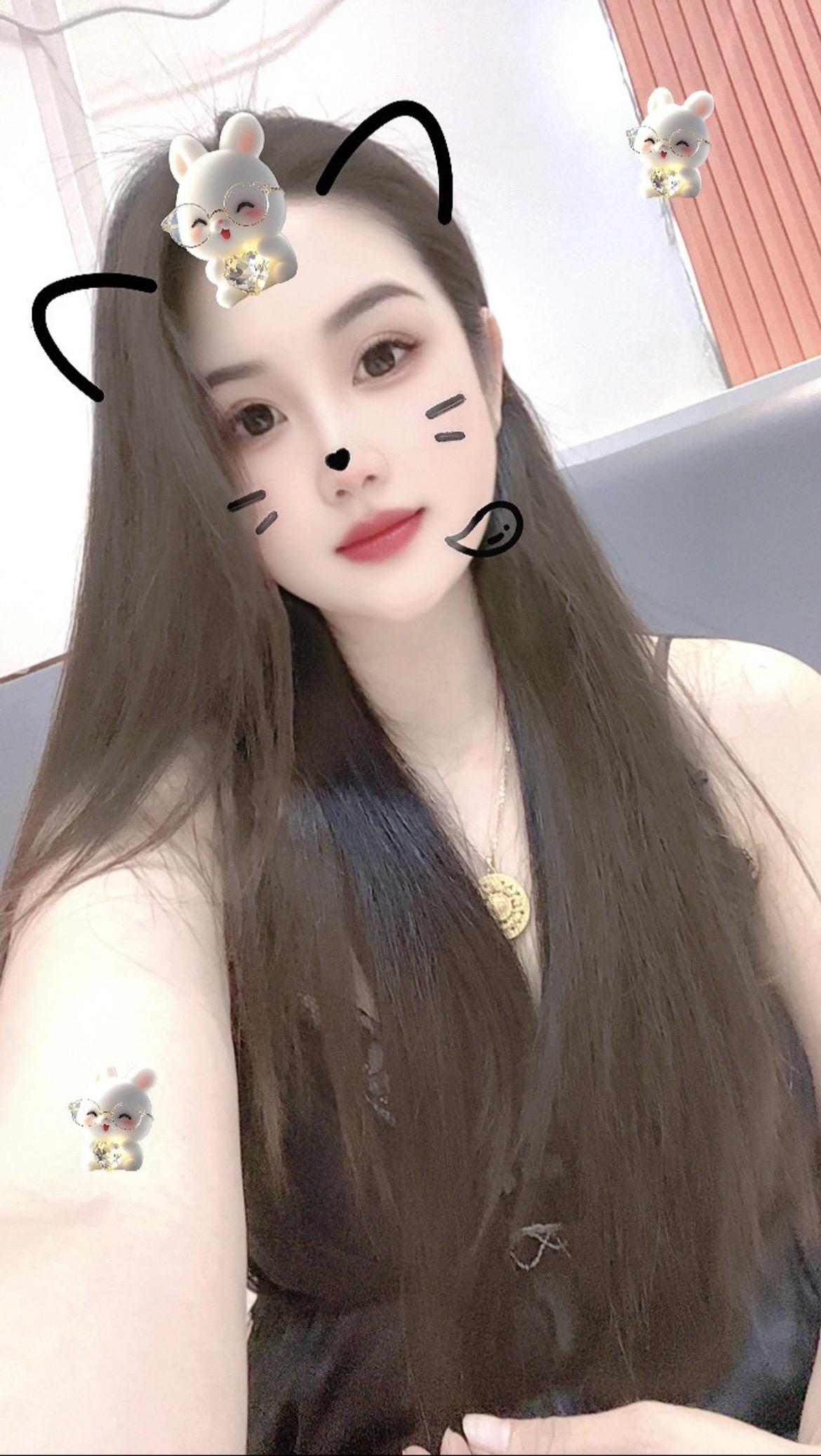 “说不清，是人累还是心累，              这音乐，是越听越上头…”