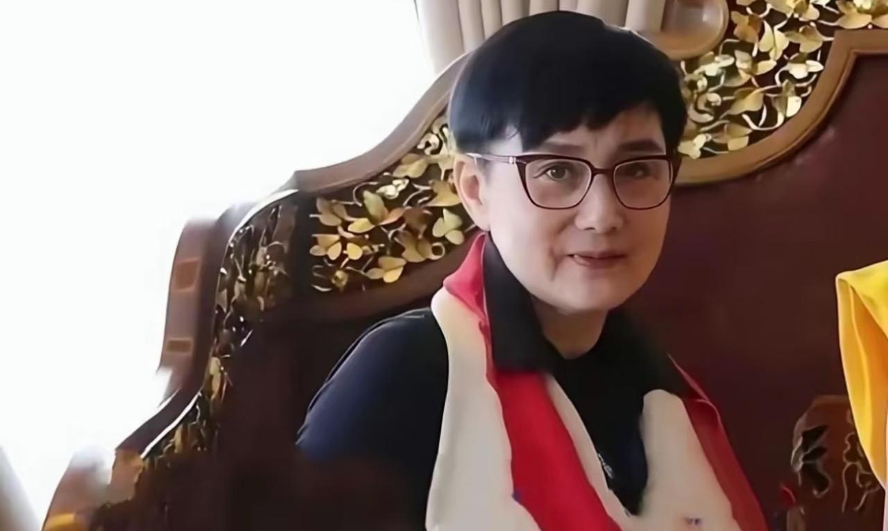 第一眼看了觉得像，没想到真的是利智本人。

65岁的利智也彻底变了样，印象中的她