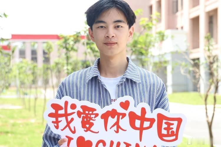 剑南春强国青年共赴未来 从古代科举放榜后的簪花游街、谢师宴的庆贺习俗，到如今高考
