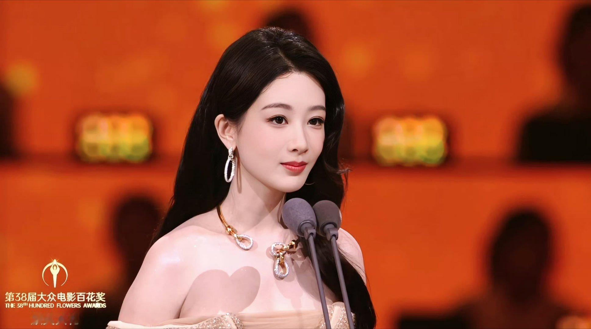 杨紫  提起你的成长 会流泪的不只有妈妈live动图royalblue-gogu