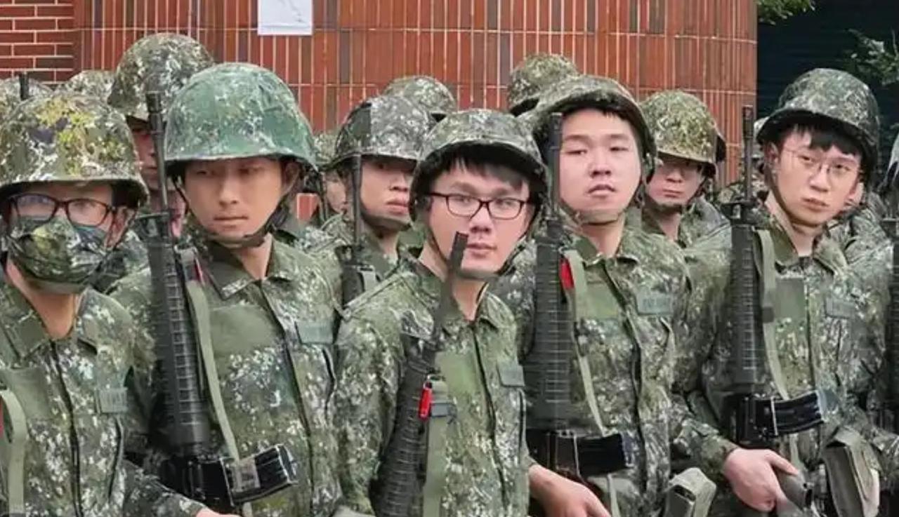 洪秀柱说中，台当局不敢登岛，解放军舰船已进台海，岛内兵源告急
 
2026年7月
